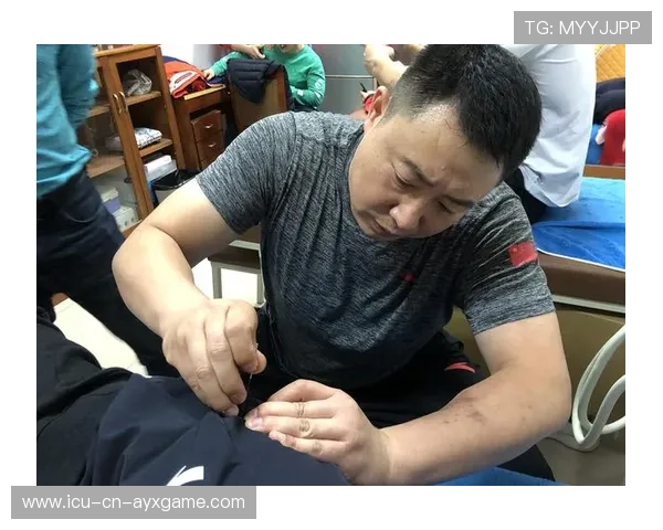举重训练营推行家长参与监督与沟通机制，举重辅助训练